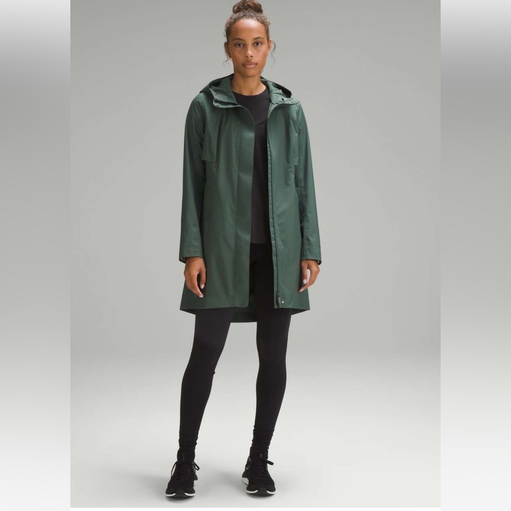 NWT Lululemon Rain rebel jacket DARK FOREST